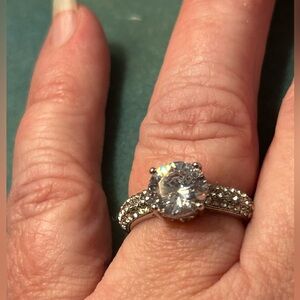 Women’s fashion ring size 8 – new